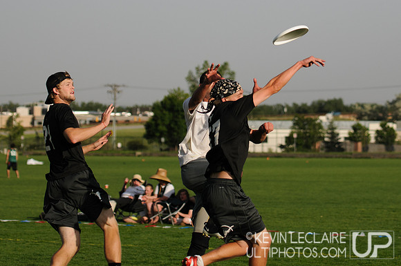 2012 USAU D-I College Championships Saturday Action