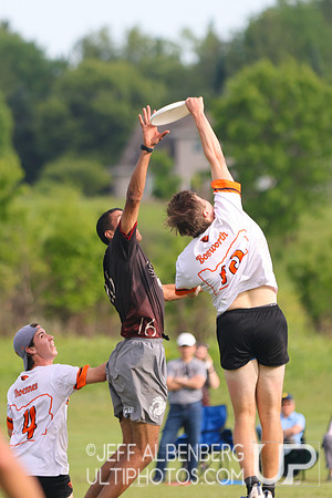 Pool play at USAU D1 College Championships