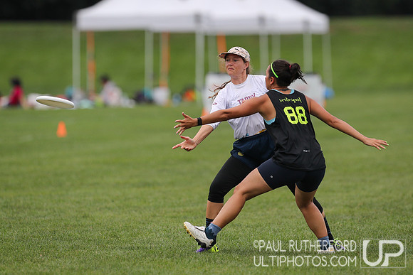 Boston Brutesquad and Tabby Rosa at the 2022 World Ultimate Club Championships