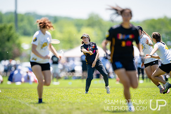 Women’s pool play at USAU DI College Championships