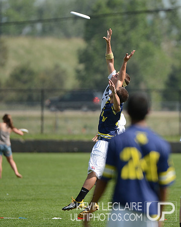 2012 USAU D-I College Championships Saturday Action