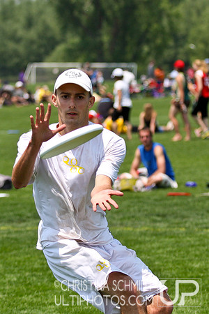 2012 USAU D-I College Championships Saturday Round 3 Action