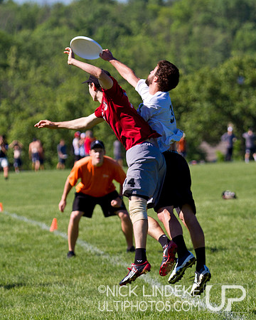 2014 USAU D-I College Champs Saturday Action