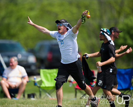 2014 USAU D-I College Champs Saturday Round 4 Action