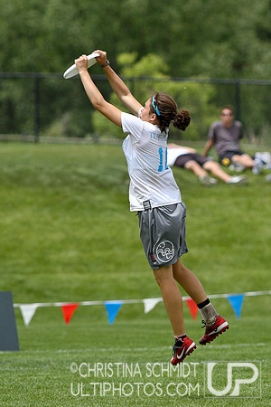 2012 USAU D-I College Championships Sunday Semis Action