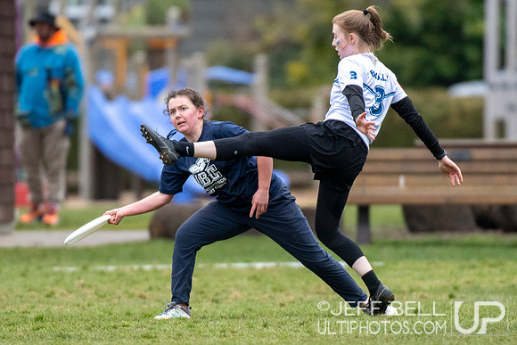 The ninth annual Douglas Bowl featuring UVIC and UBC Women’s and Open Ultimate teams.