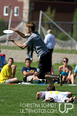 2012 USAU D-I College Championships Sunday Qtrs Action