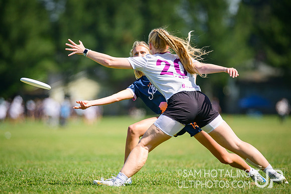 Saturday pool play at USAU D-I College Championships