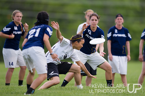 2014 USAU D-I College Champs Saturday Round 3 Action