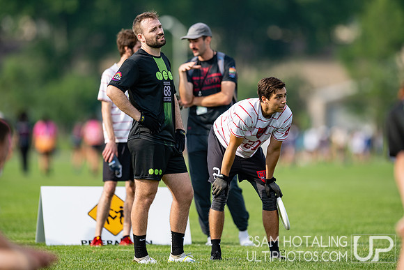Clapham Ultimate vs Melbourne Ellipsis in pool play at World Ultimate Club Championships