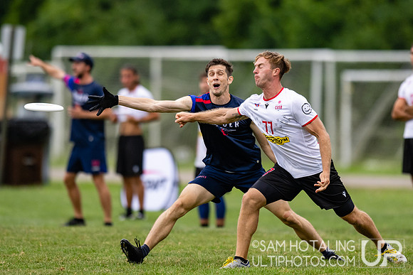 CUSB Open vs Sunder in pool play at World Ultimate Club Championships