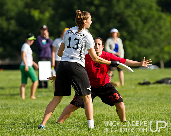 2014 USAU D-I College Champs Sunday Action