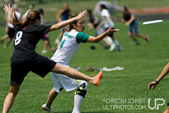 2012 USAU D-I College Championships Saturday Round 3 Action