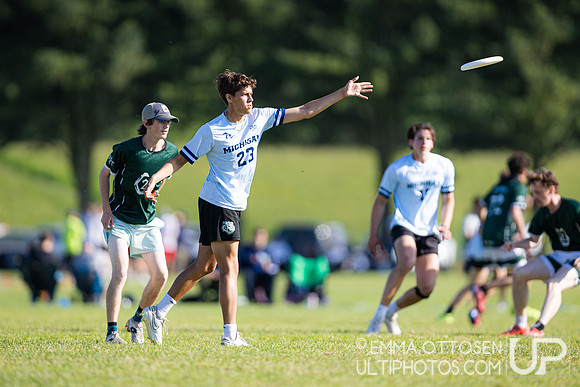 Saturday full coverage from USAU D-I College Championships, Western Washington vs Massachusetts
