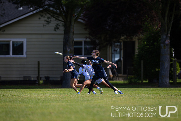 Saturday full coverage from USAU D-I College Championships, UC Santa Cruz vs UC Davis