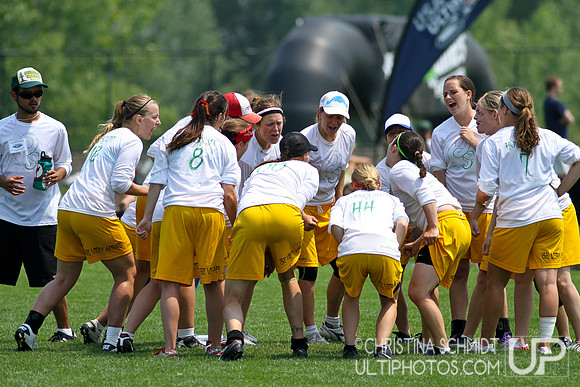 2012 USAU D-I College Championships Saturday Round 2 Action