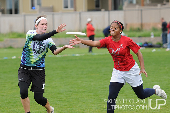 Sunday 8:30am Quarterfinals Round Action -- 2011 USAU College Championships