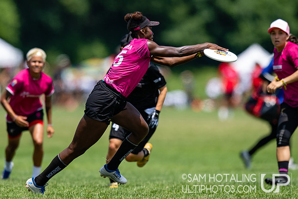 TOKYO Mavericks vs Revolution in quarterfinals at World Ultimate Club Championships