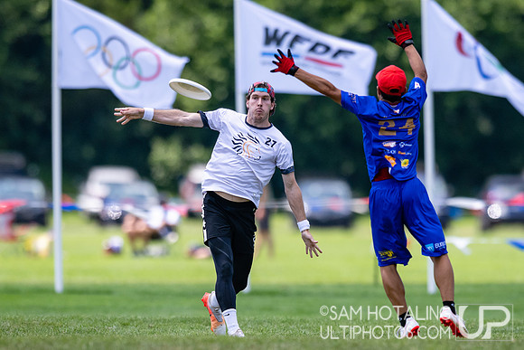 Buzz Bullets vs PoNY in quarterfinals at World Ultimate Club Championships