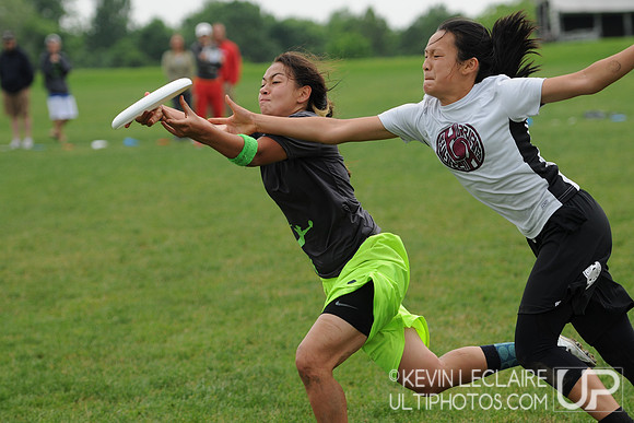 Alika Johnston makes catch in finals - KWL - HSEasterns-Sun_20110522_2400 DSC_4266_cr