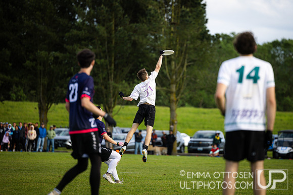Sunday full coverage from USAU D-IIII College Championships: Semi-Finals