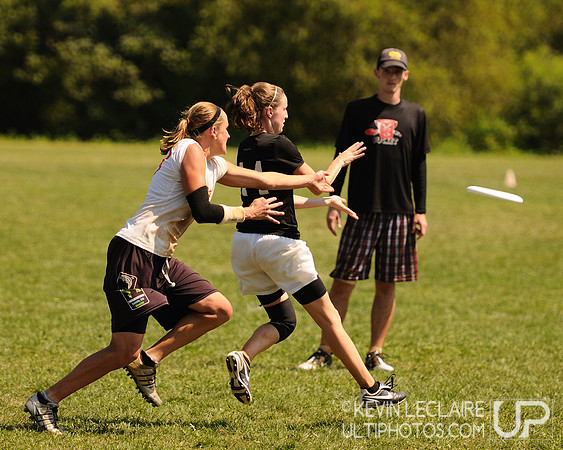 Sunday Elite Mixed Playoffs action -- Chesapeake Open 2010