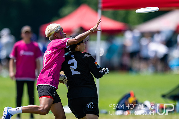 TOKYO Mavericks vs Revolution in quarterfinals at World Ultimate Club Championships