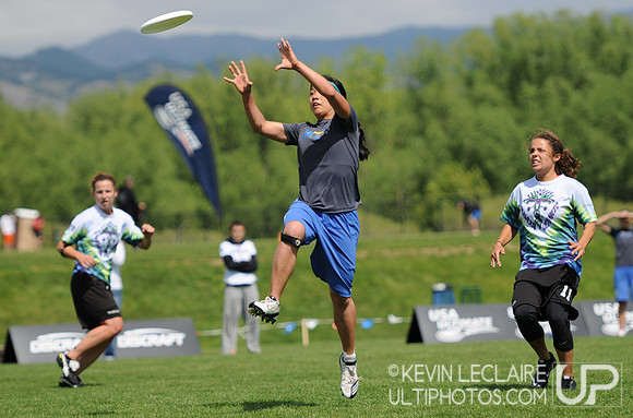 Saturday Photo Highlights Preview -- 2011 USAU College Championships