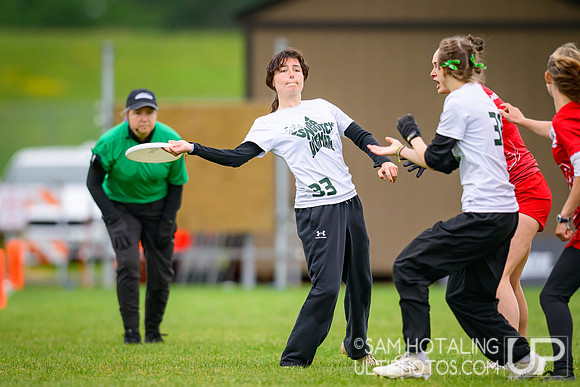 Haverford/Bryn Mawr Sneetches vs Wesleyan Vicious Circles in finals at USAU D-III College Championships