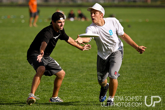2012 USAU D-I College Championships Saturday Pre-Qtrs Action