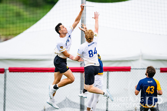 Men’s pool play at USAU DI College Championships