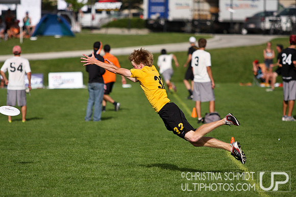 2012 USAU D-I College Championships Saturday Pre-Qtrs Action