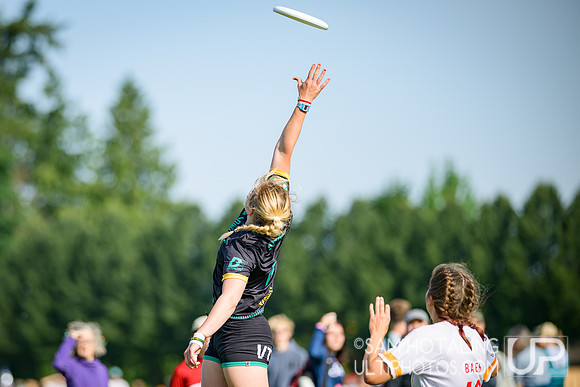 Stanford Superfly vs Vermont Ruckus in pool play at USAU D-I College Championships