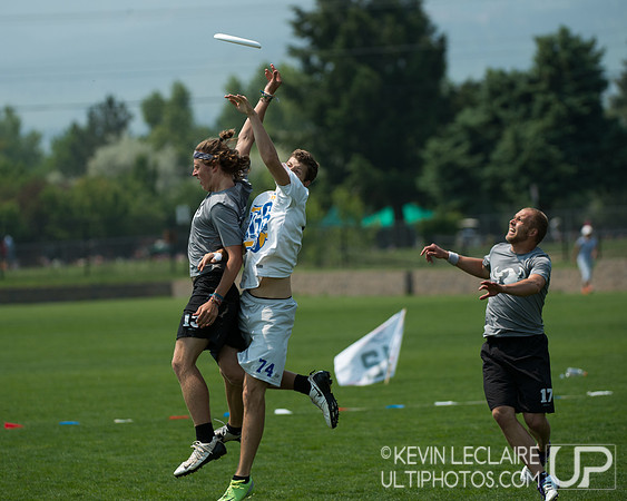 2012 USAU D-I College Championships Saturday Action