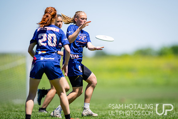 Women’s pool play at USAU DI College Championships