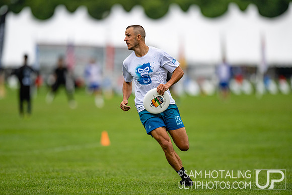Gentle vs Guayota in pool play at World Ultimate Club Championships