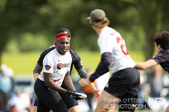 Sunday full coverage from USAU D-IIII College Championships: Semi-Finals