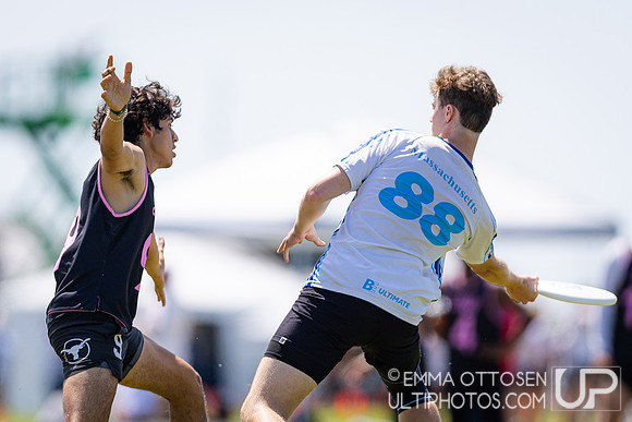 Saturday full coverage from USAU D-I College Championships, Massachusetts vs Texas