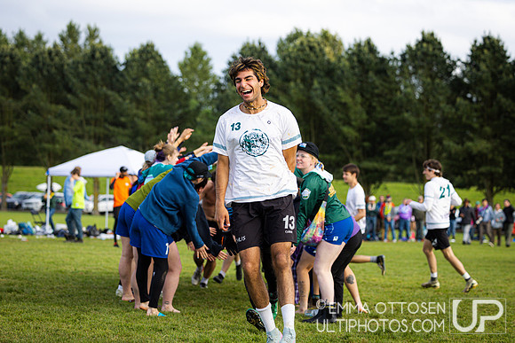Sunday full coverage from USAU D-IIII College Championships: Semi-Finals