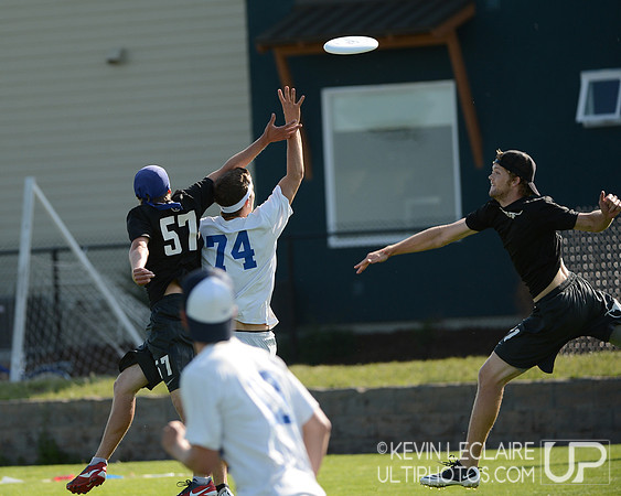 2012 USAU D-I College Championships Friday Action