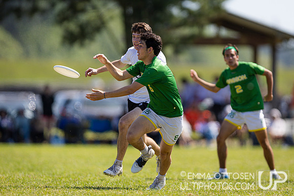 Saturday full coverage from USAU D-I College Championships, Oregon vs Northeastern