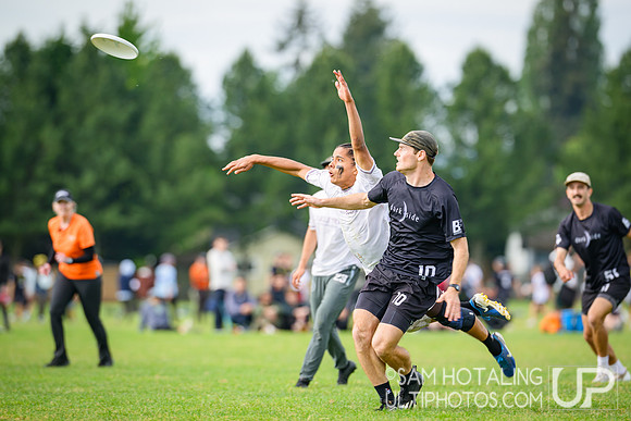 Pool play at USAU D-I College Championships
