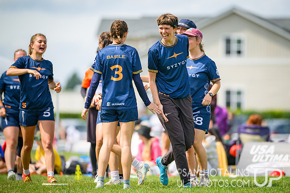 Highlights: quarterfinals at USAU D-I College Championships