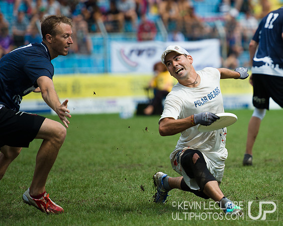 Drag'n Thrust vs. Polar Bears -- WUCC Mixed Final