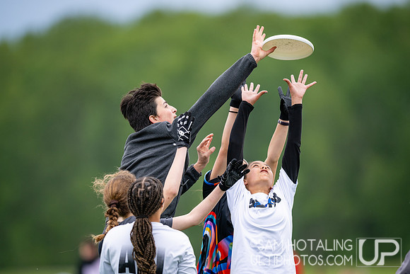 Pool play round I at DiscNW Spring Reign