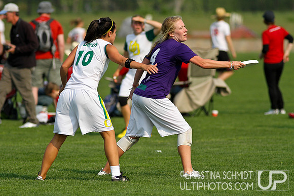 2012 USAU D-I College Championships Saturday Round 1 Action