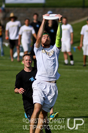 2012 USAU D-I College Championships Friday Round 1 Action