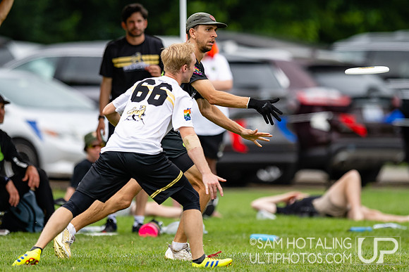 Melbourne Ellipsis vs Wildcats in pool play at World Ultimate Club Championships