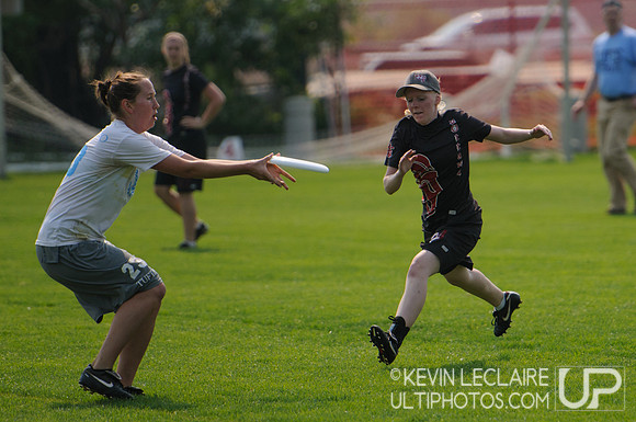2012 USAU D-I College Championships Saturday Action