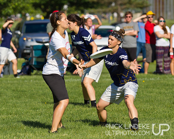 2014 USAU D-I College Champs Saturday Action